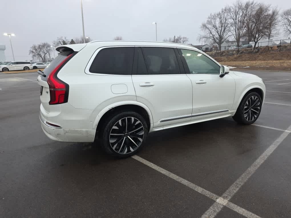 Used 2025 Volvo XC90 B6 Plus image 3
