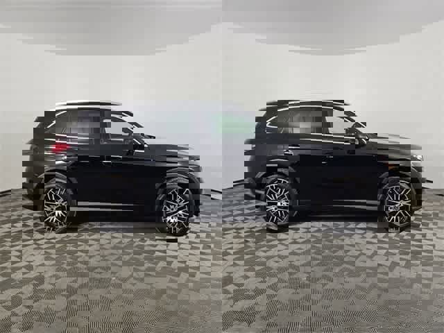 Used 2025 Mercedes-Benz GLC 300 4MATIC image 27