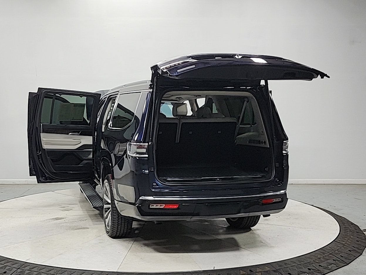 Used 2023 Jeep Grand Wagoneer L Series II AWD/4WD image 14