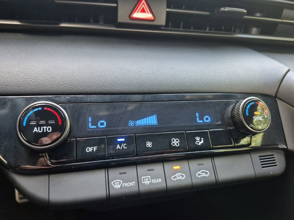 Used 2025 Hyundai Elantra Sport image 23