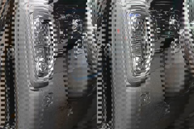 Used 2021 GMC Sierra 2500 Denali w/ Denali Black Diamond Edition image 25