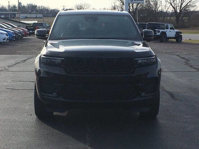 Used 2023 Jeep Grand Cherokee Altitude image 4