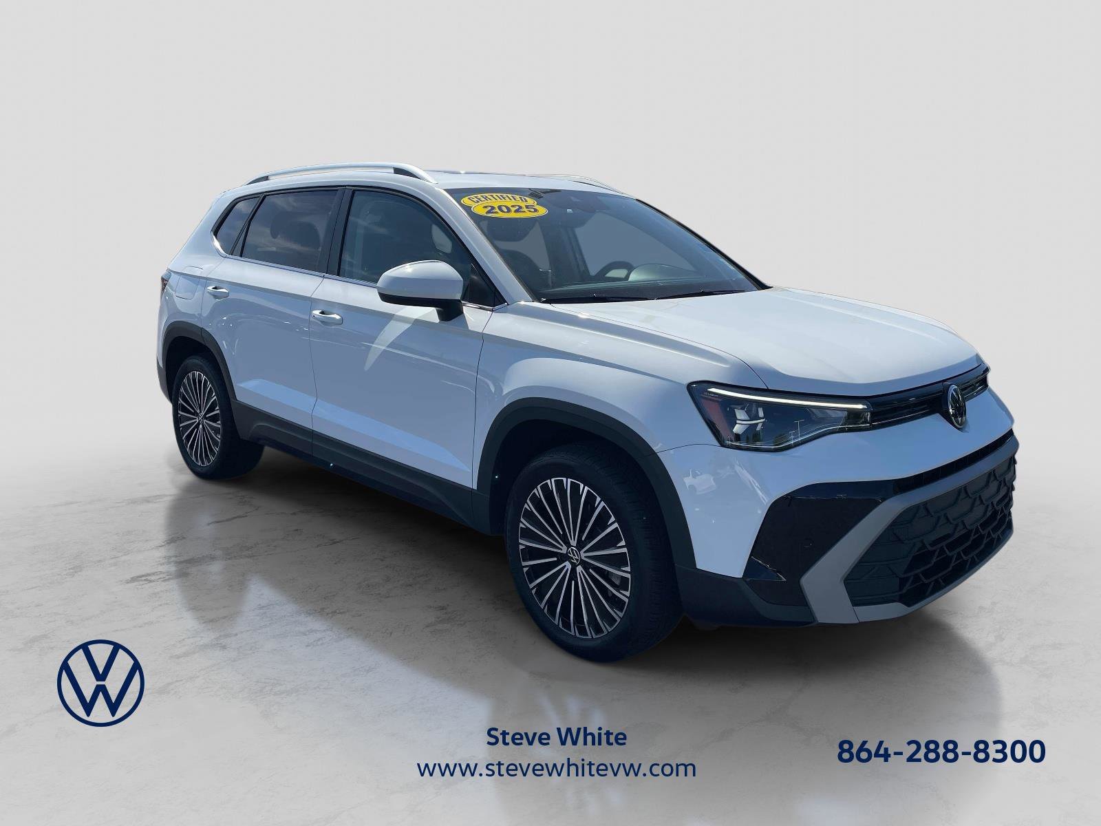 Used 2025 Volkswagen Taos SE w/ Panoramic Sunroof Package FWD image 1