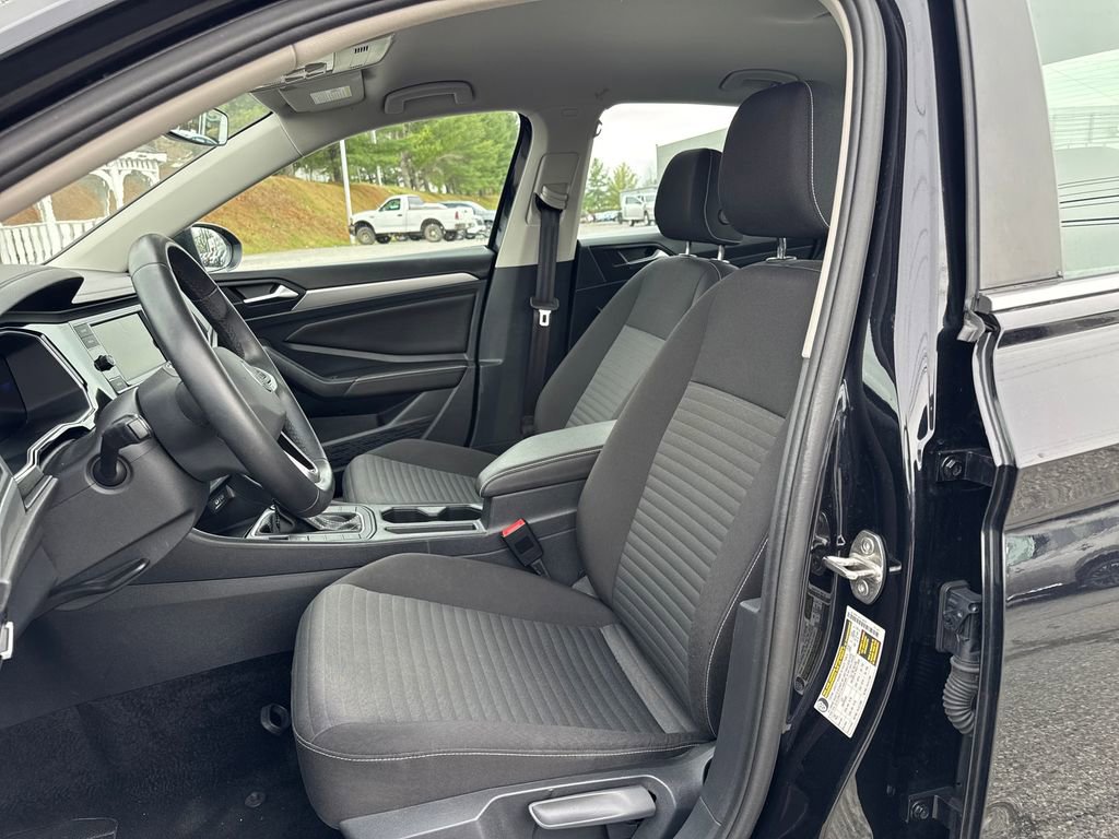 Used 2024 Volkswagen Jetta S image 9