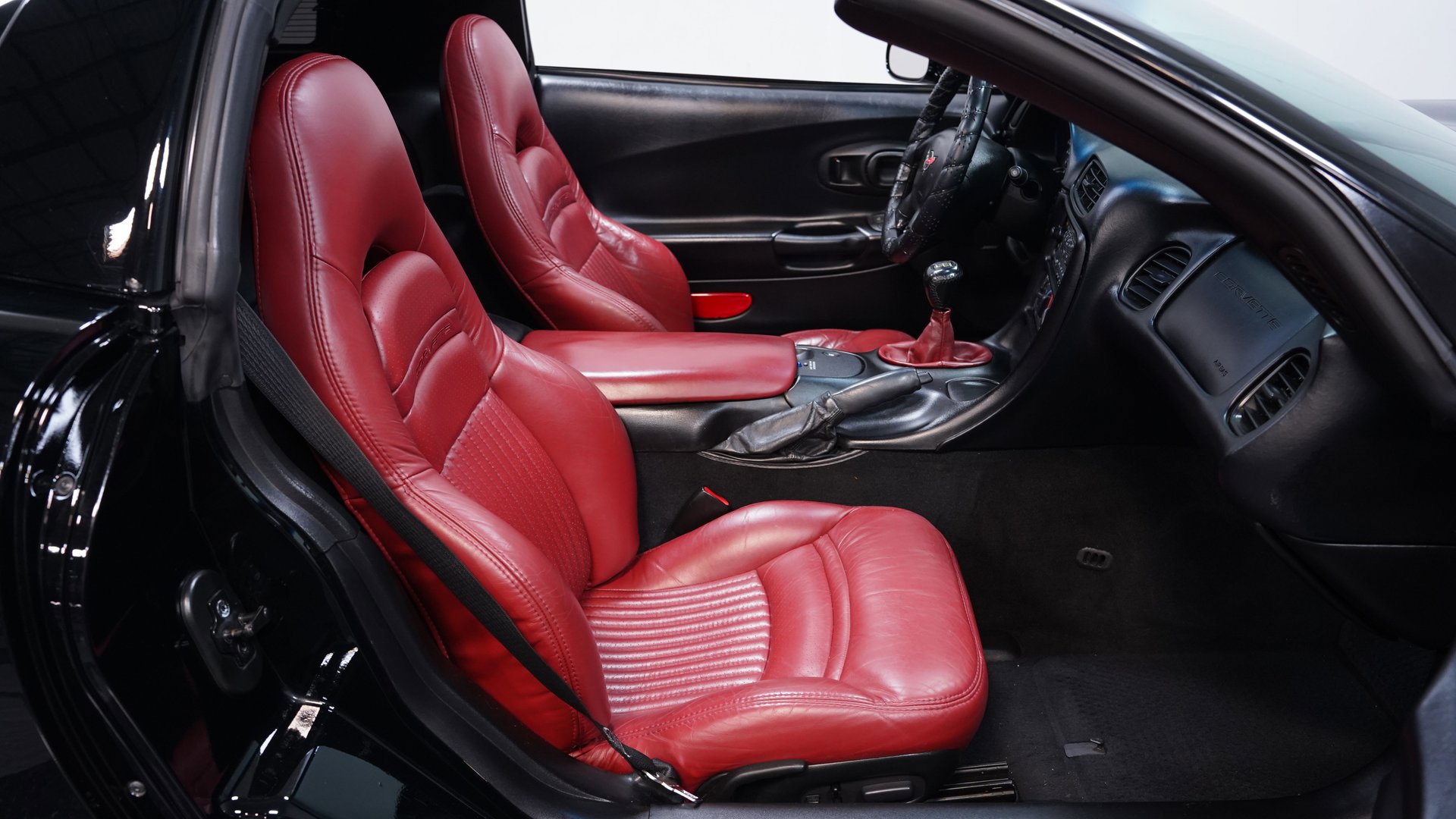 Used 2000 Chevrolet Corvette Coupe image 37