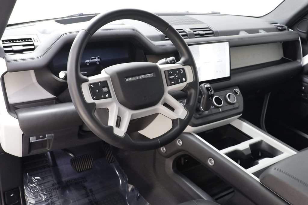 Certified 2025 Land Rover Defender 90 X-Dynamic SE AWD/4WD image 7