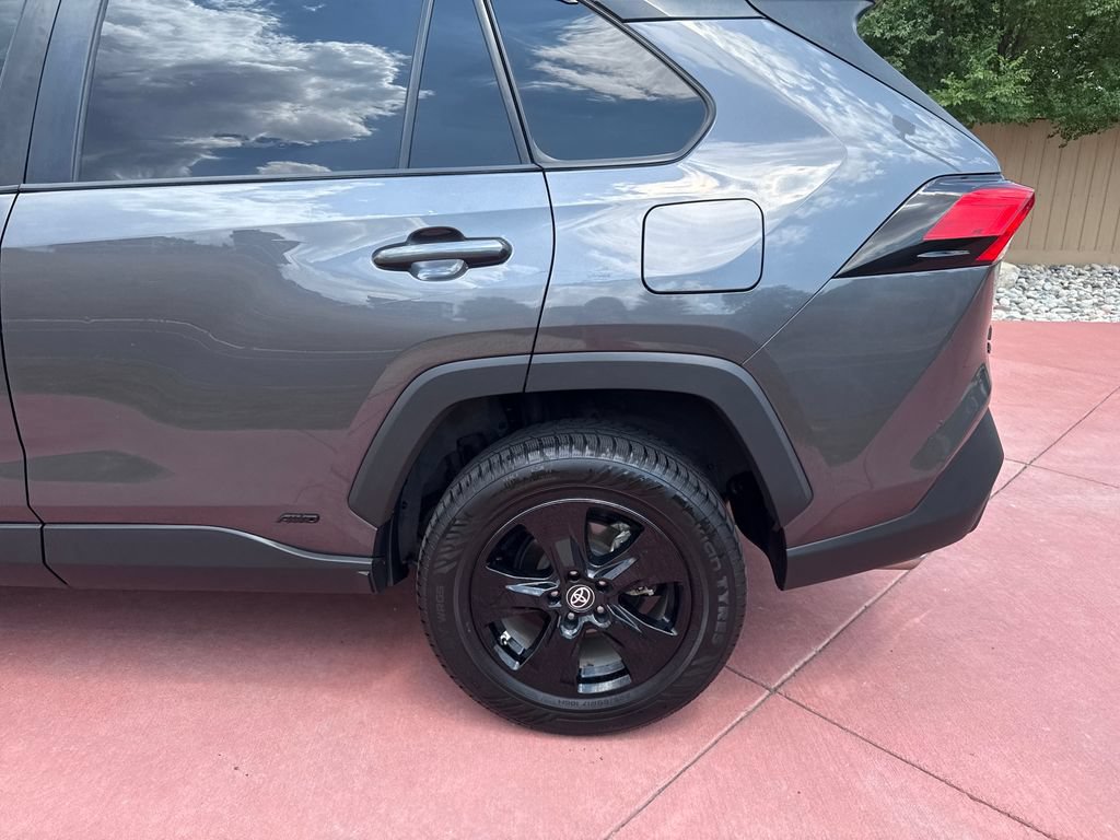 Used 2021 Toyota RAV4 LE AWD/4WD image 37