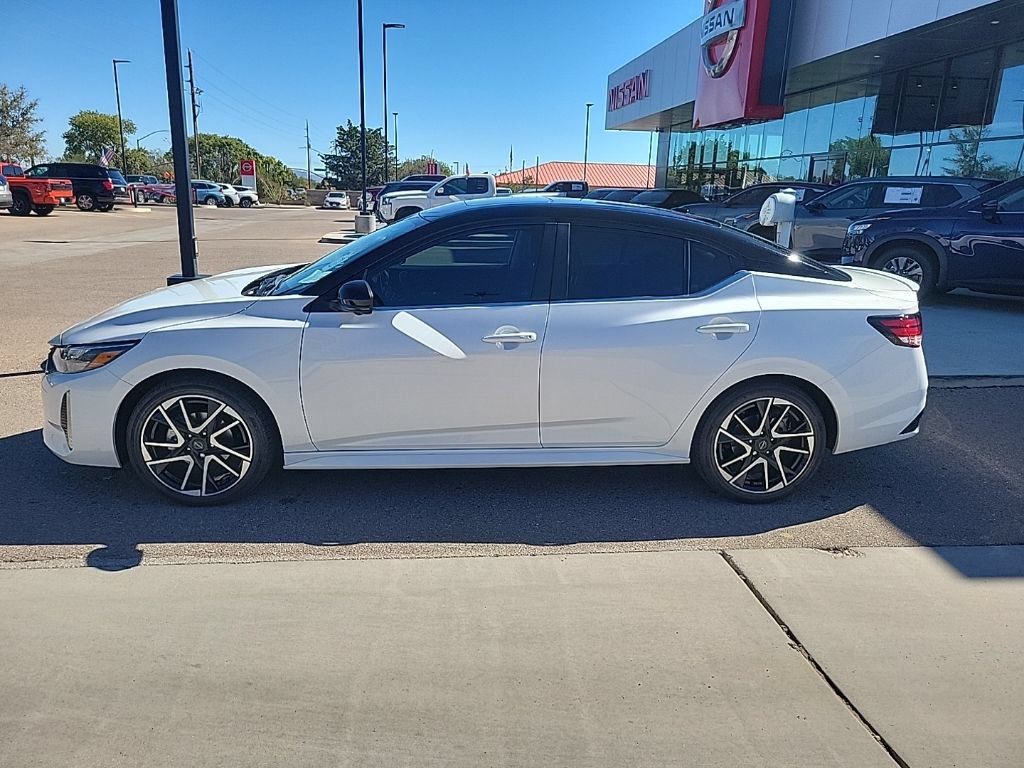 New 2025 Nissan Sentra SR w/ SR Premium Package FWD image 4