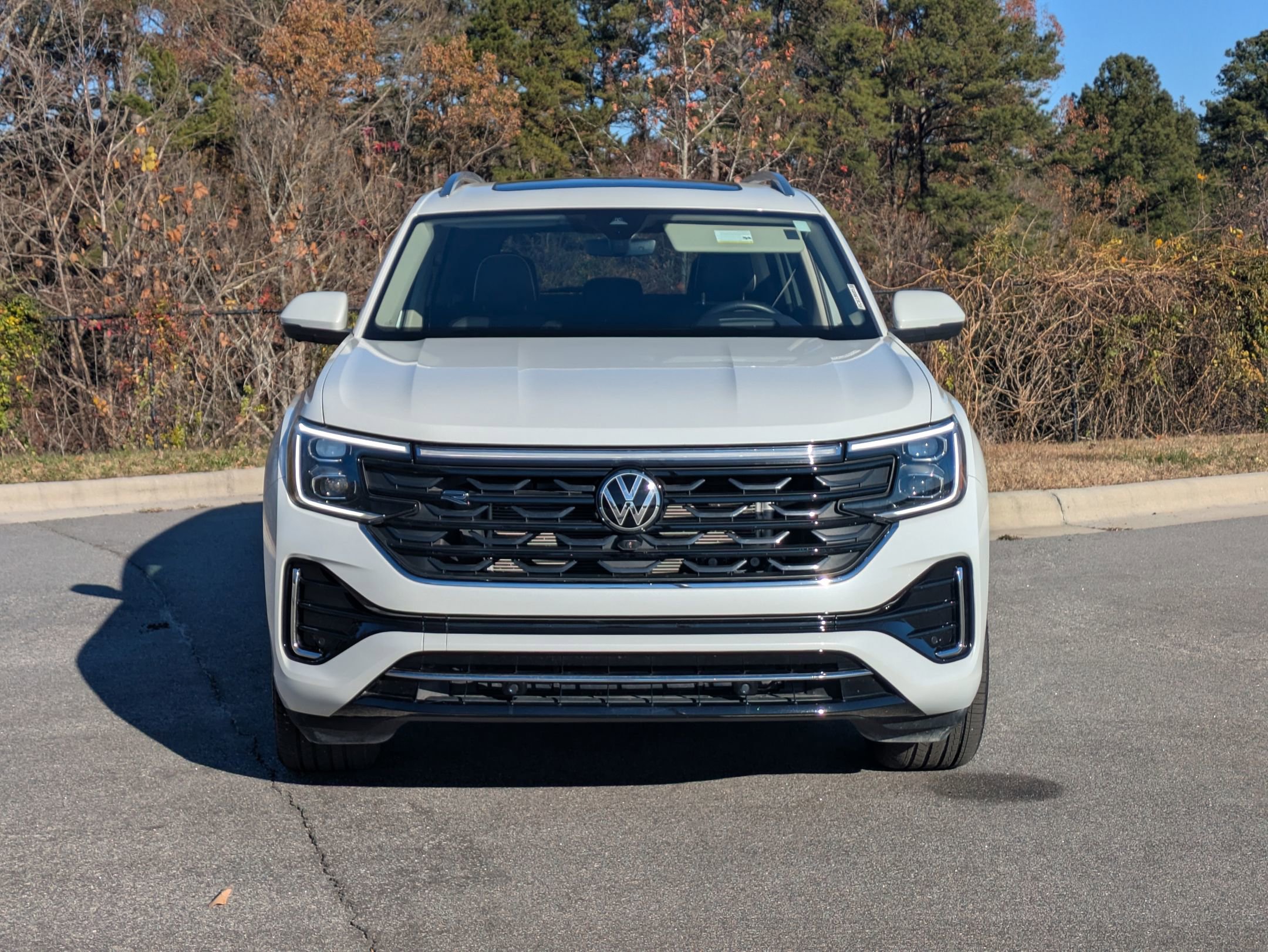 Used 2024 Volkswagen Atlas SEL Premium R-Line image 2