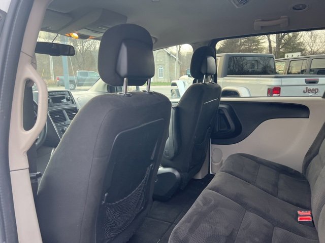 Used 2017 Dodge Grand Caravan SE image 18