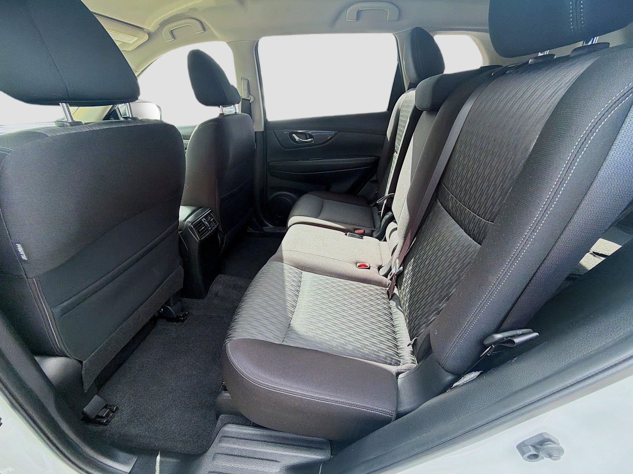 Used 2020 Nissan Rogue SV FWD image 23