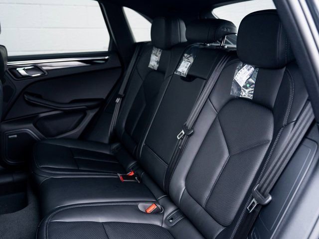 New 2026 Porsche Macan image 18