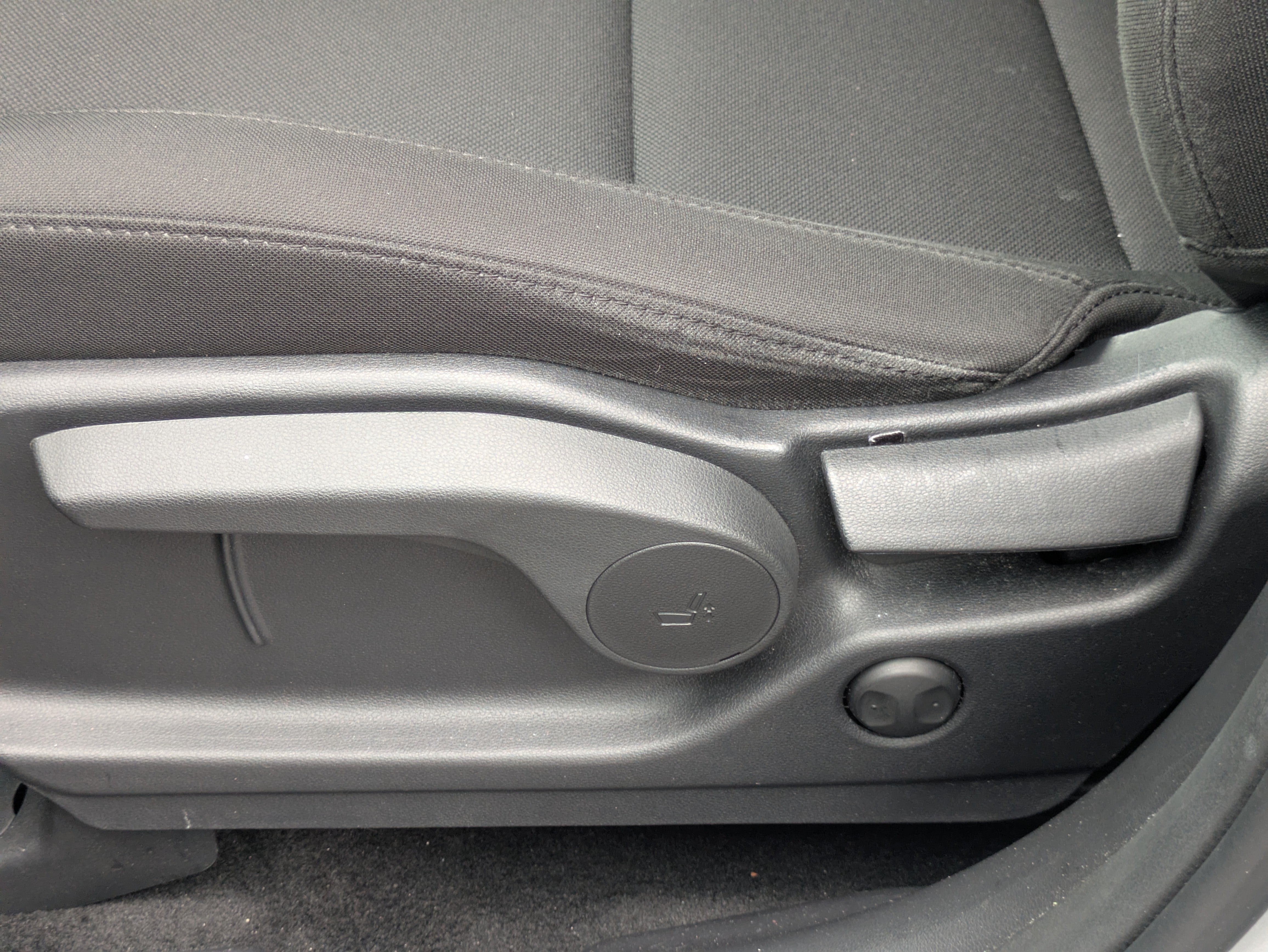 Used 2025 Hyundai Santa Fe SE FWD image 14
