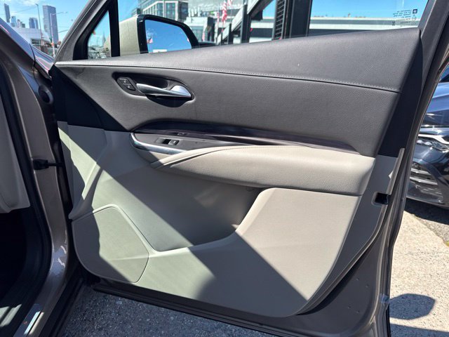 Used 2022 Cadillac XT4 Luxury w/ Cold Weather Package AWD/4WD image 32