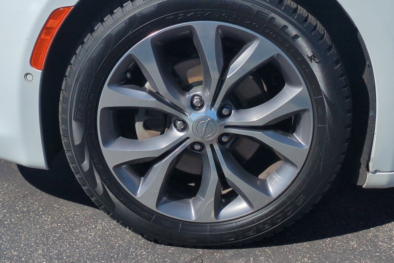 Used 2020 Chrysler Pacifica Limited w/ Tire & Wheel Group image 29