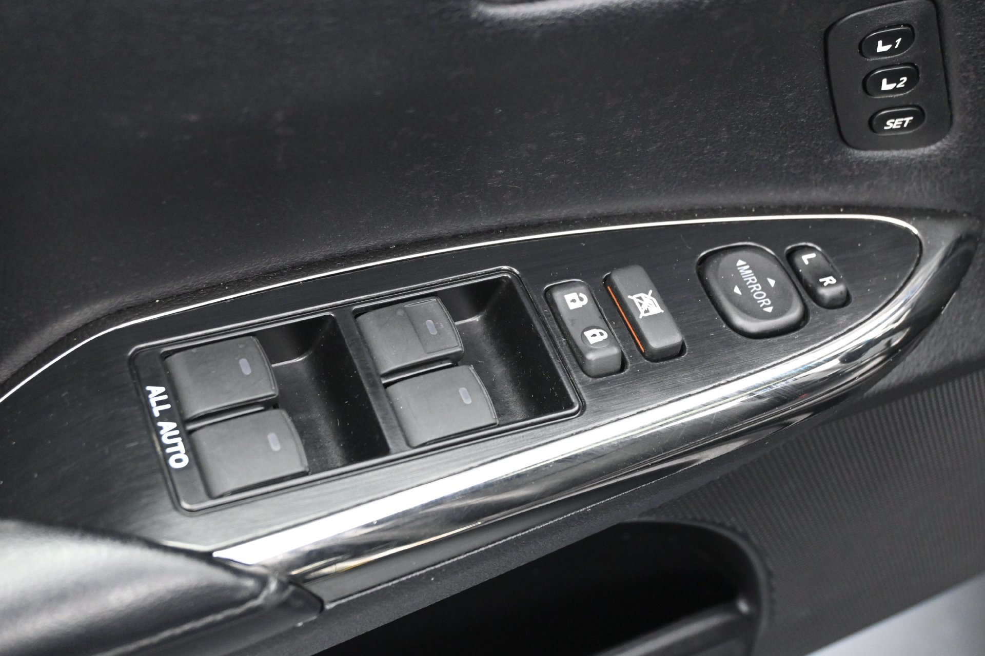 Used 2014 Toyota Avalon Limited FWD image 18