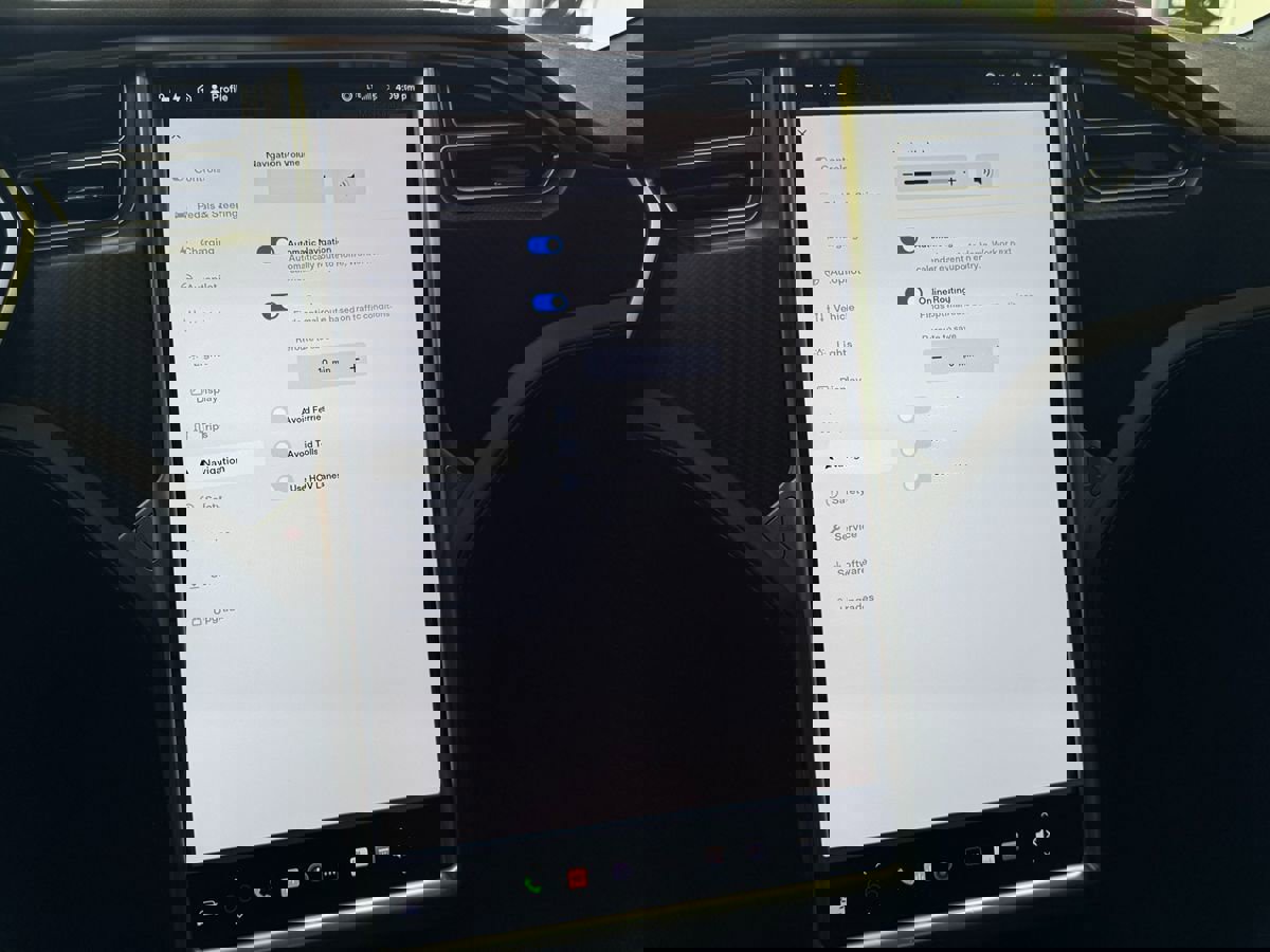 Used 2017 Tesla Model S 75D image 34