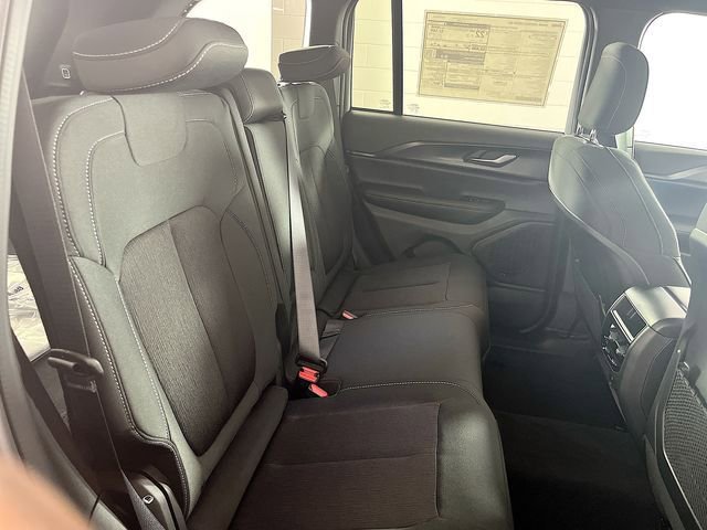New 2025 Jeep Grand Cherokee Laredo image 26