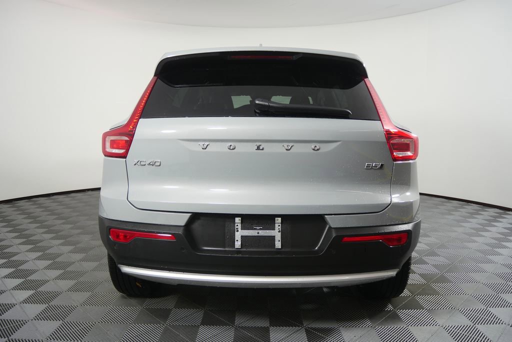 Used 2025 Volvo XC40 B5 Plus w/ Climate Package image 4