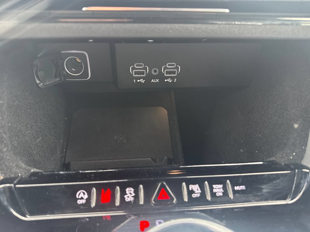 Used 2025 Jeep Wagoneer 4WD image 23