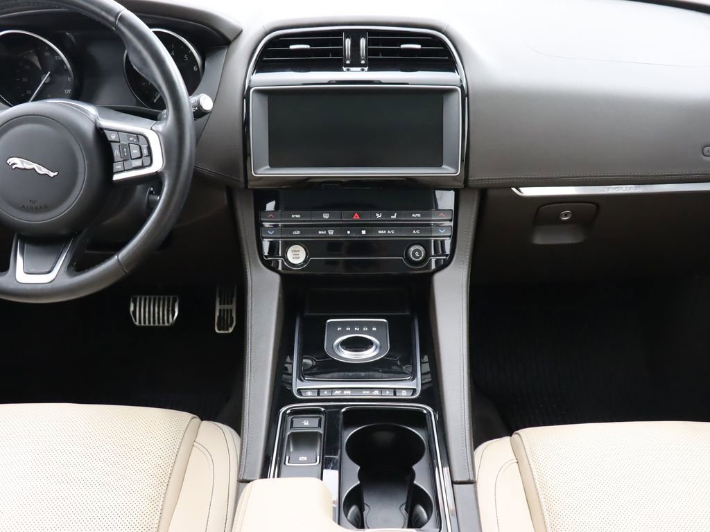 Used 2019 Jaguar F-PACE Prestige AWD/4WD image 26