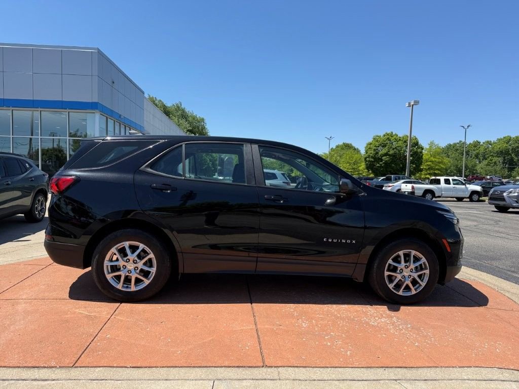 Used 2024 Chevrolet Equinox LS AWD/4WD image 7