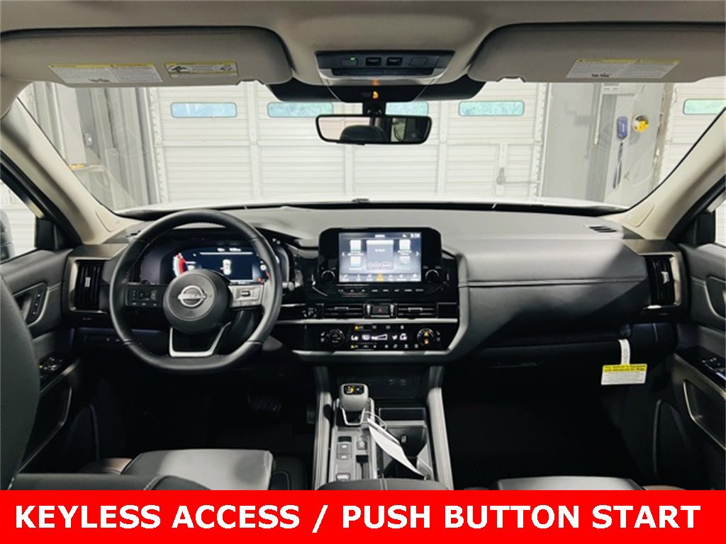 New 2025 Nissan Pathfinder Platinum image 4