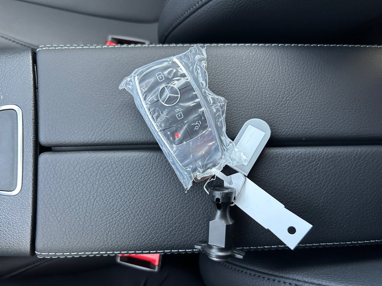 New 2026 Mercedes-Benz GLB 250 4MATIC image 32