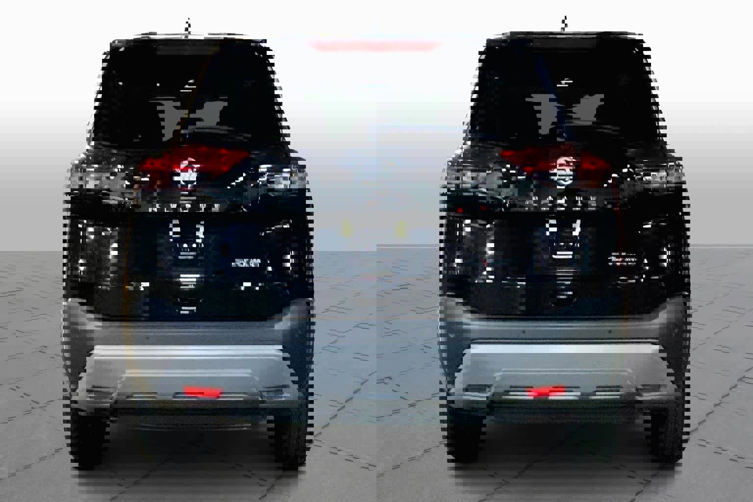 Used 2023 Nissan Rogue SV image 5