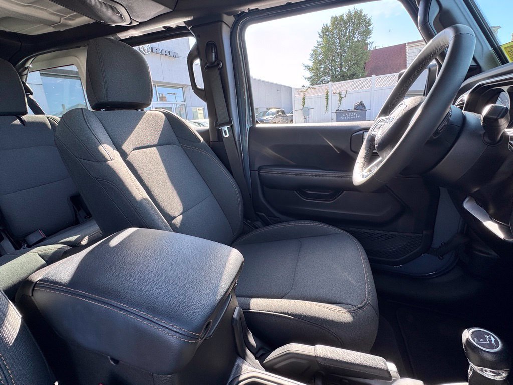 Used 2026 Jeep Wrangler Unlimited Sahara AWD/4WD image 20