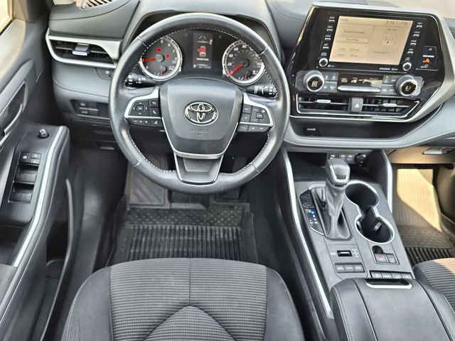 Used 2022 Toyota Highlander LE image 21