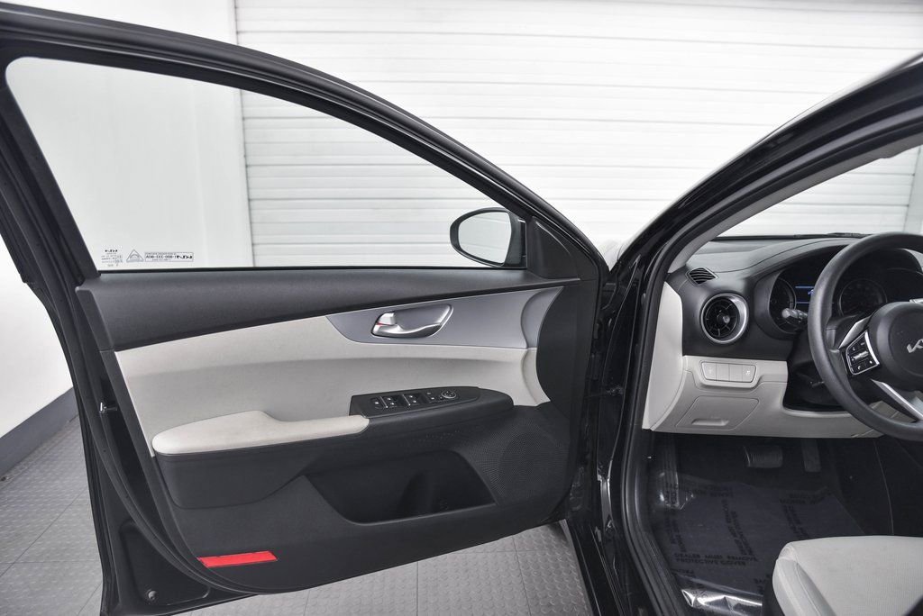 Used 2023 Kia Forte LXS image 11