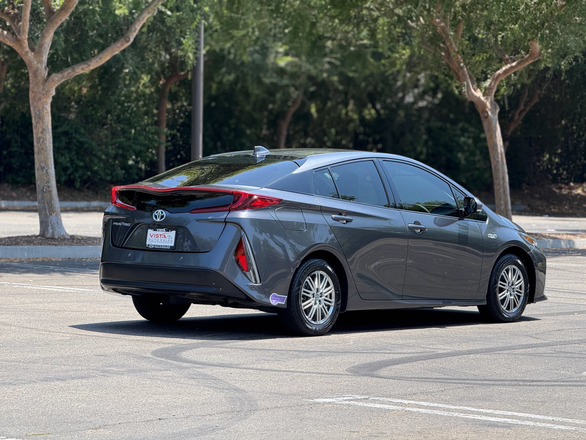 Used 2019 Toyota Prius Prime Advanced w/ Carpet Mat Package FWD image 3