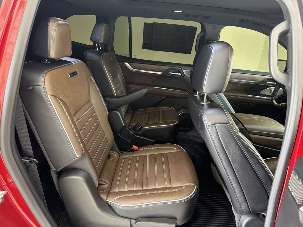 Used 2026 GMC Acadia Denali Ultimate w/ LPO, Floor Liner Package FWD image 28