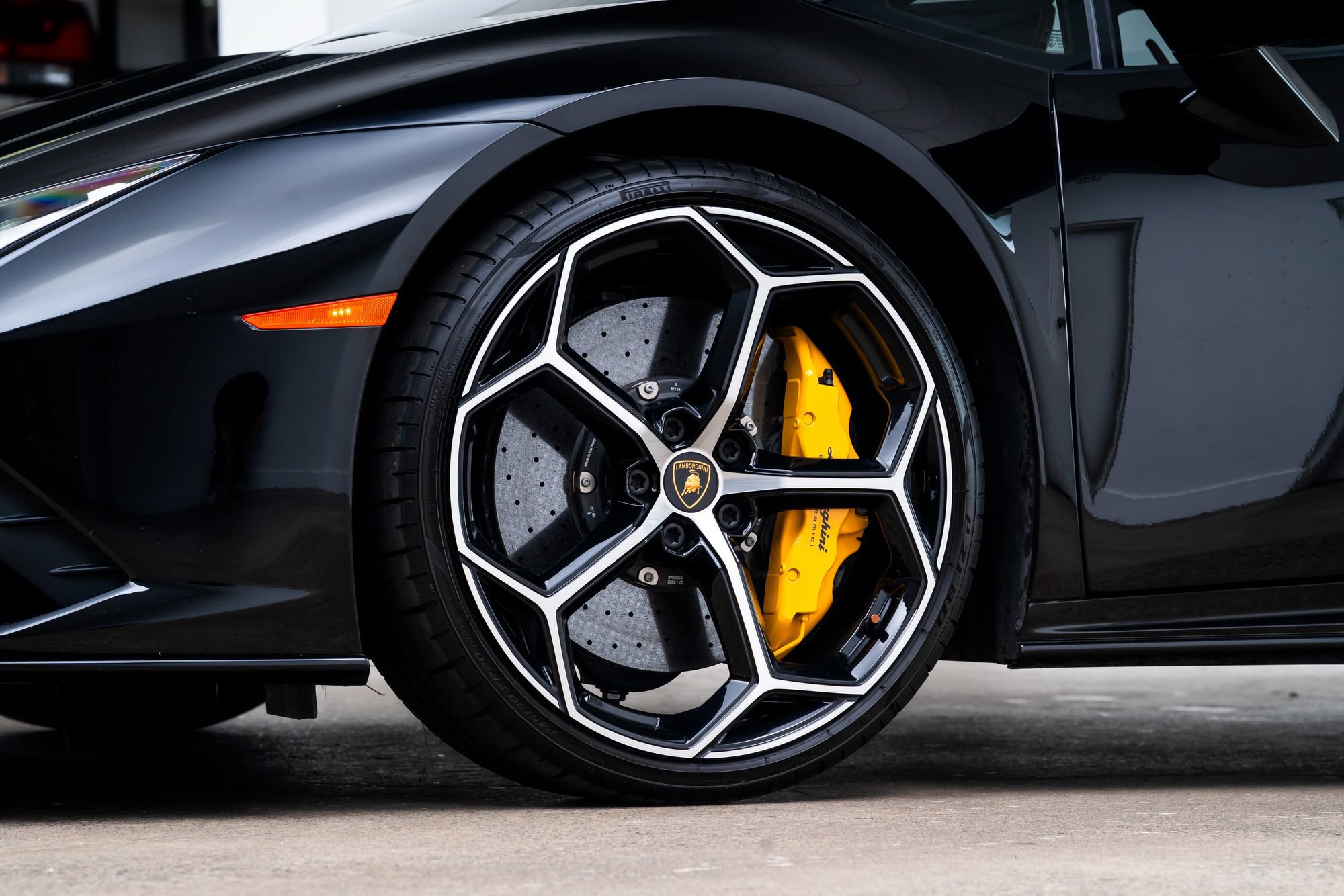 Used 2022 Lamborghini Huracan EVO RWD image 5