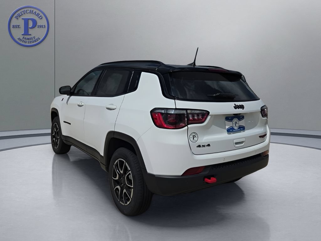 Used 2025 Jeep Compass Trailhawk AWD/4WD image 5