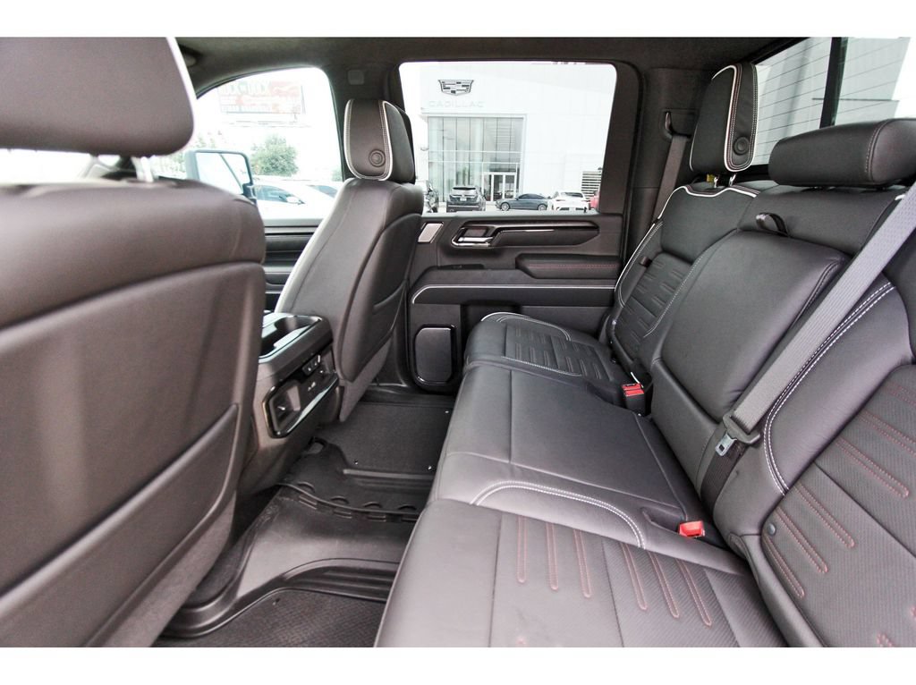 Used 2025 GMC Sierra 2500 AT4X AWD/4WD image 9