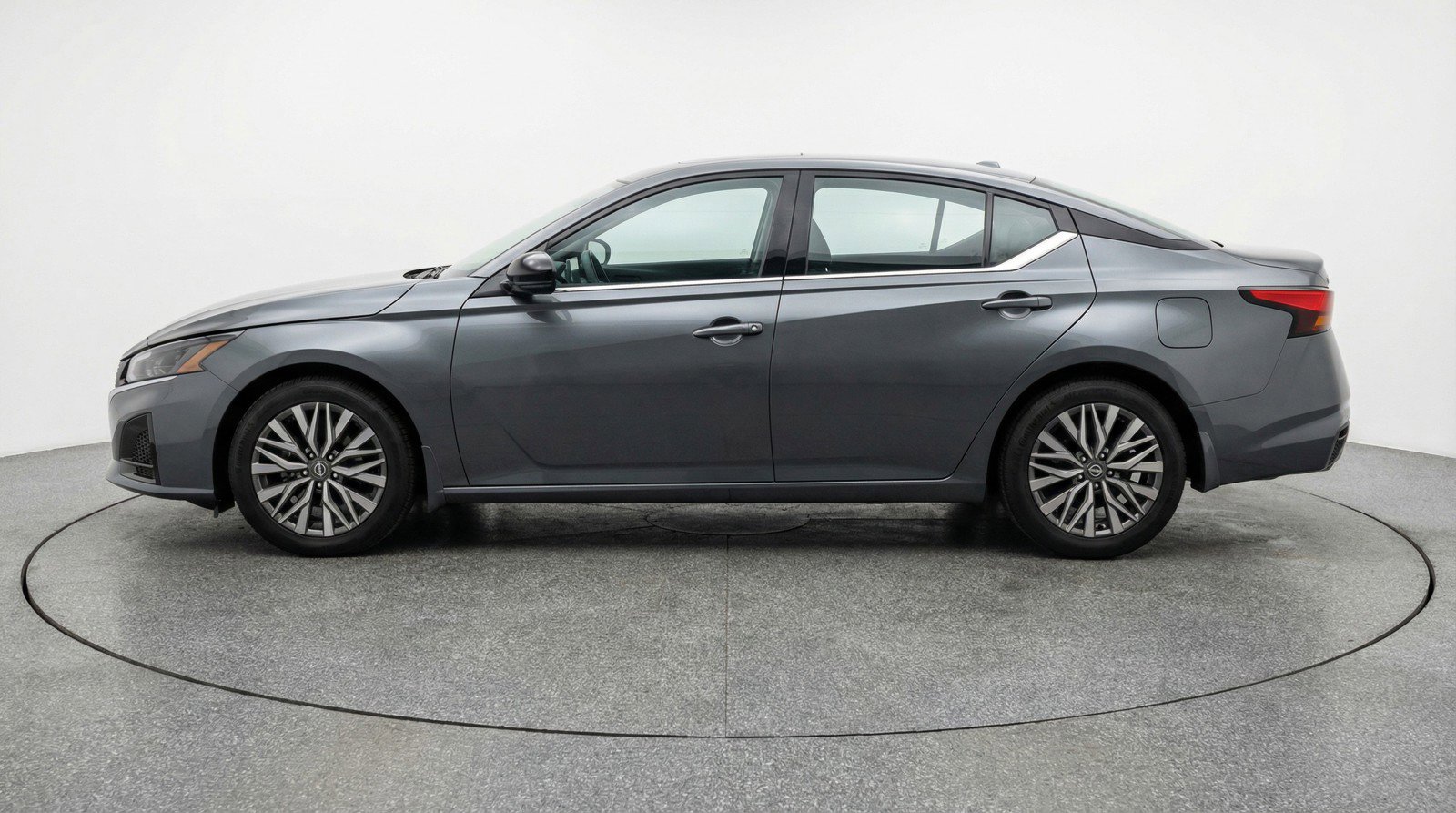 Used 2025 Nissan Altima 2.5 SV image 5