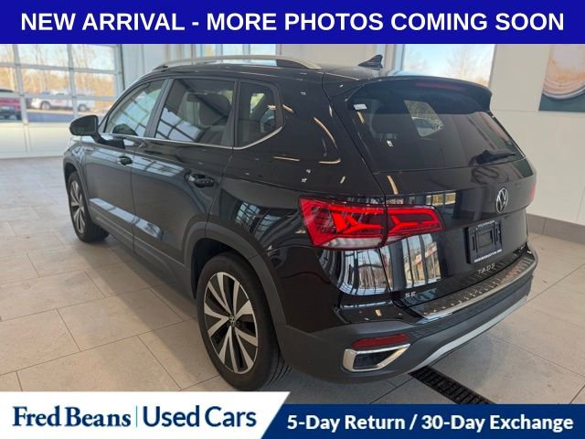 Used 2022 Volkswagen Taos SE w/ Panoramic Sunroof Package image 4