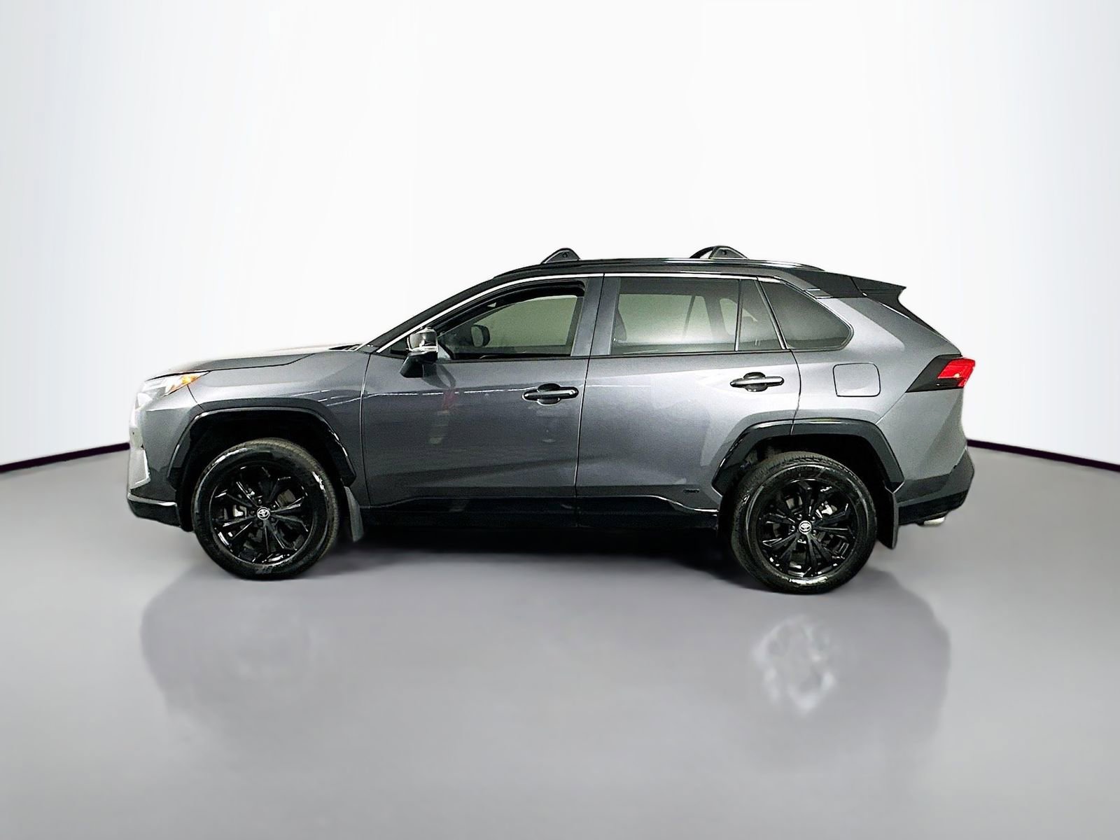Used 2023 Toyota RAV4 XSE AWD/4WD image 4
