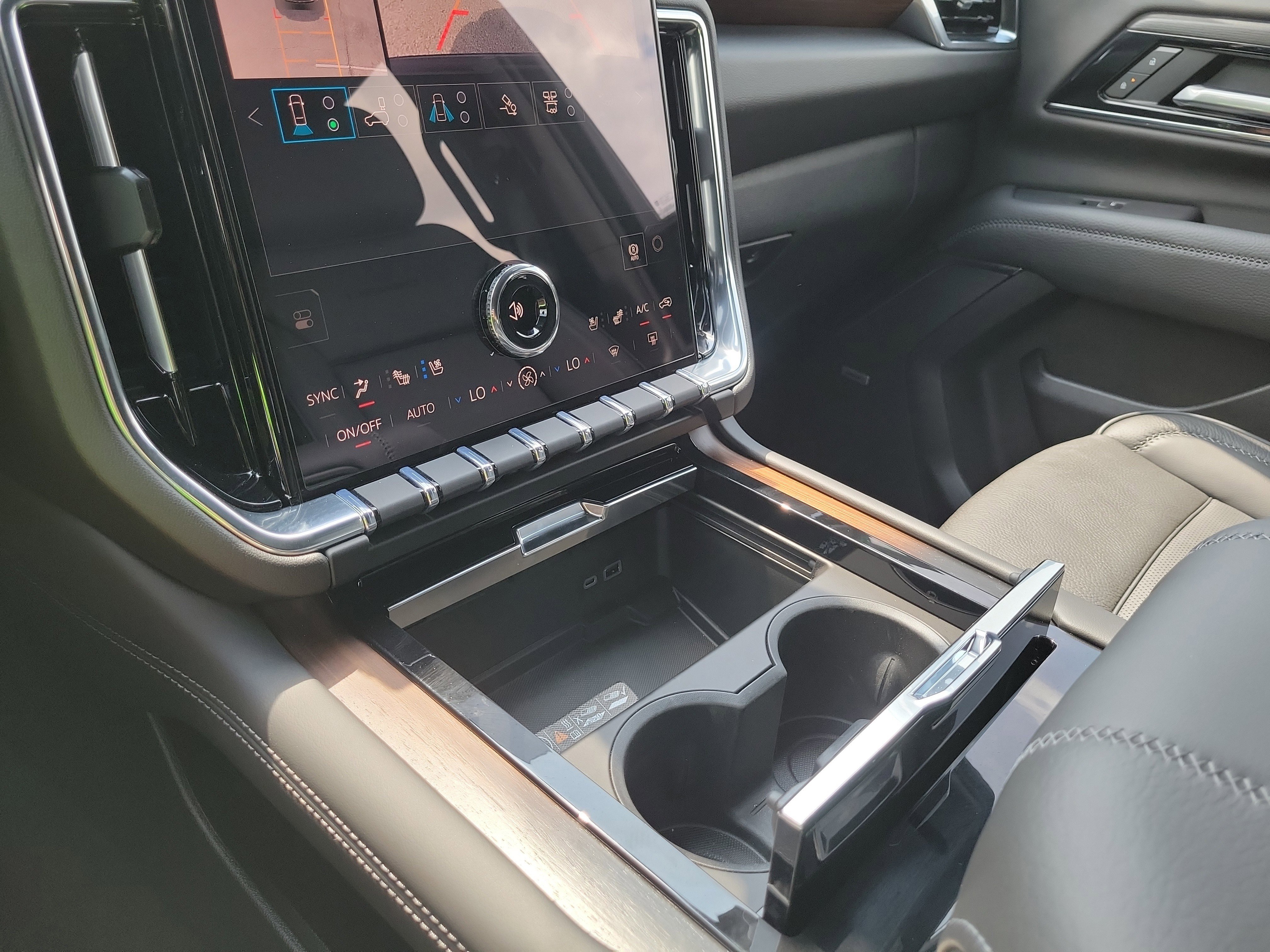 Used 2026 GMC Yukon Denali w/ Denali Reserve Package image 30