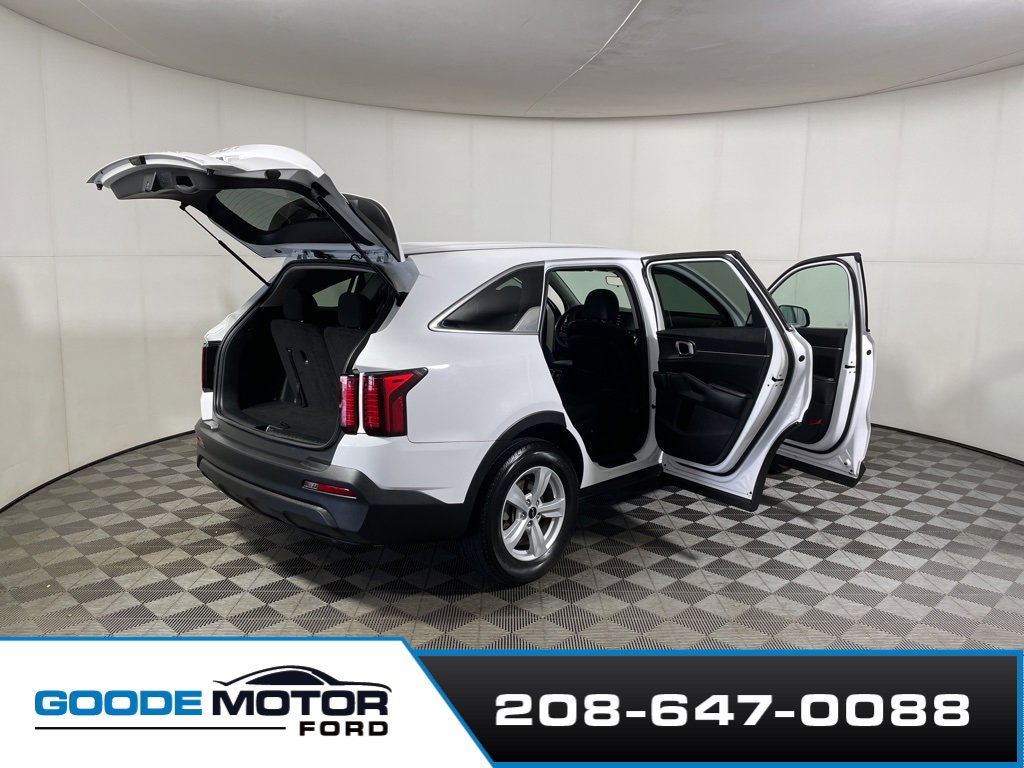 Used 2022 Kia Sorento LX image 14