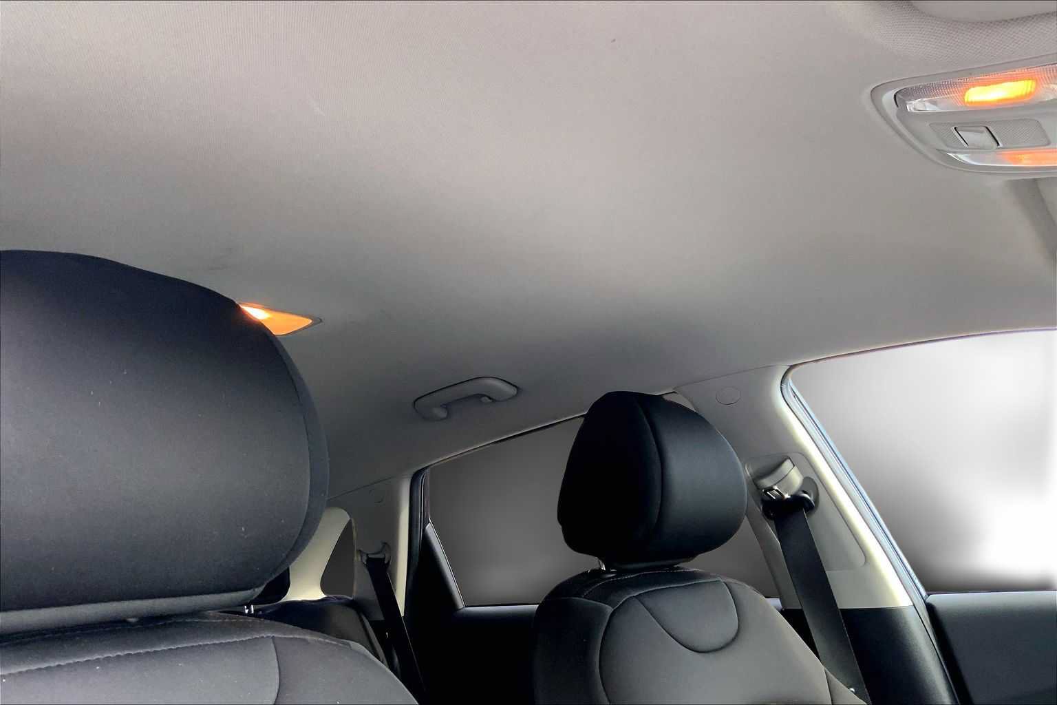 Used 2022 Kia Niro EX FWD image 30