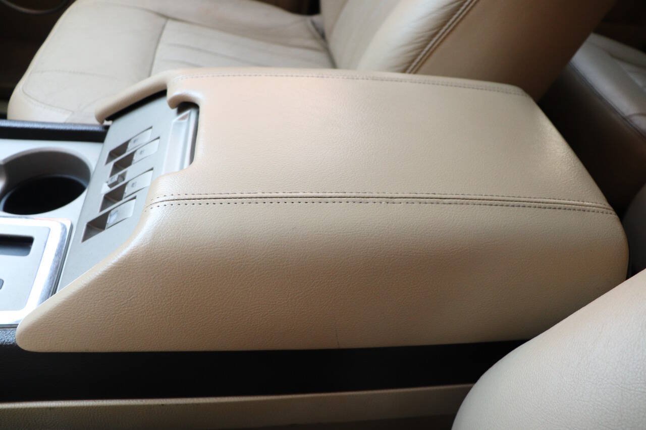 Used 2006 Lincoln Navigator Luxury RWD image 24