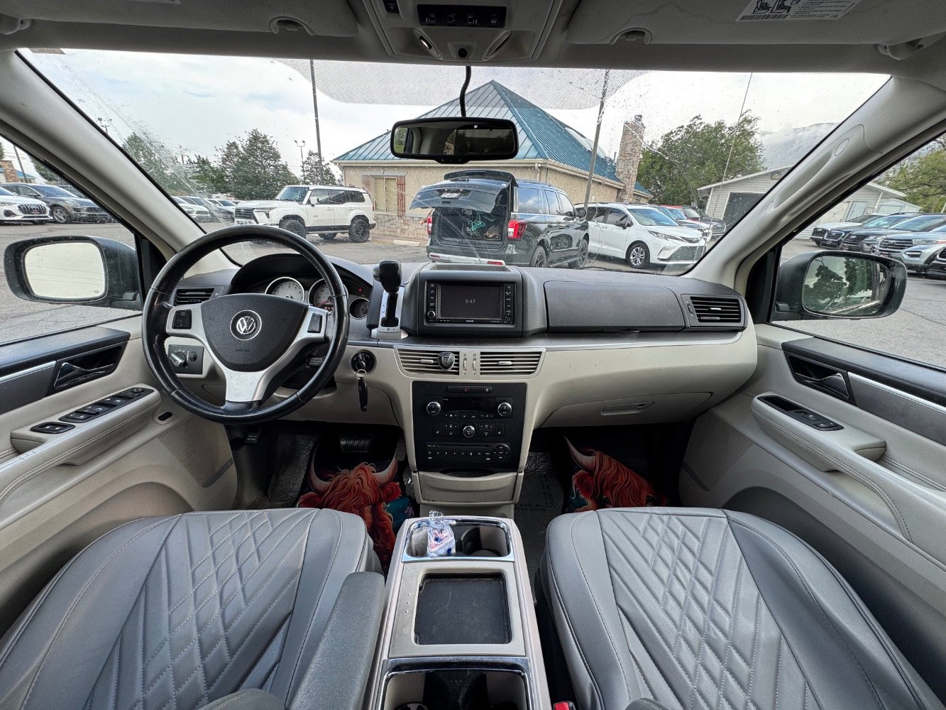 Used 2010 Volkswagen Routan SEL Premium FWD image 11
