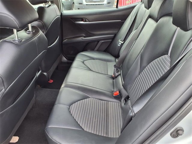 Used 2023 Toyota Camry SE image 9