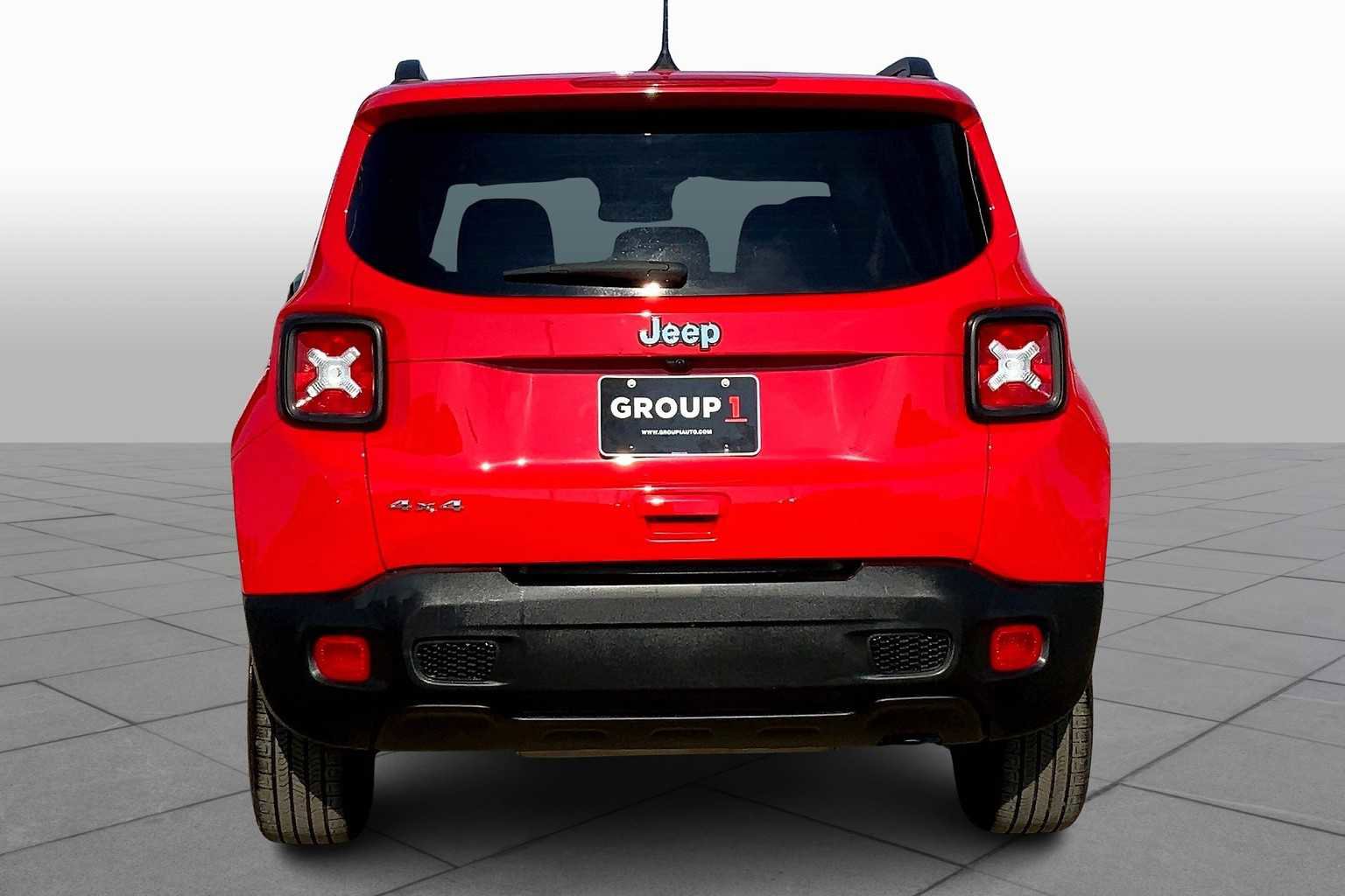 Used 2023 Jeep Renegade Latitude w/ Premium Group image 4