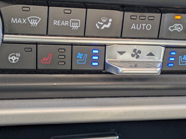 Used 2024 Ford Expedition XLT image 27