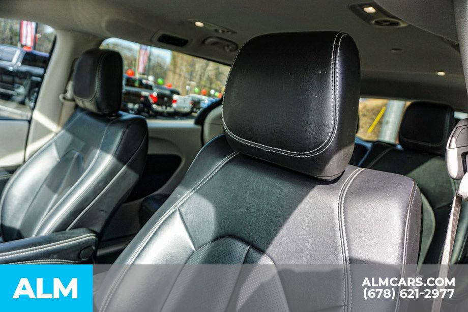 Used 2024 Chrysler Pacifica Select image 19