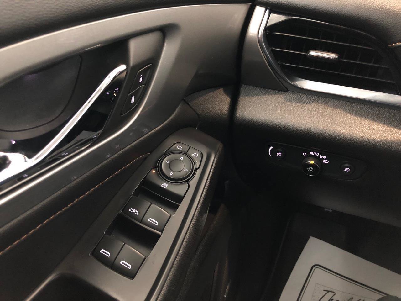 Used 2021 Chevrolet Traverse RS AWD/4WD image 14